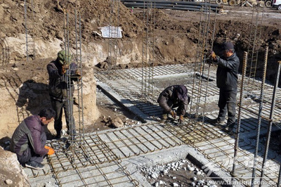 天水秦州區(qū)秦嶺鄉(xiāng) 易地扶貧搬遷項目建設(shè)正酣，基礎(chǔ)設(shè)施建設(shè)筑牢安居根基